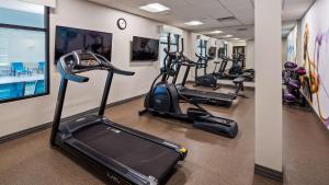 Fitness centrum a/nebo fitness zařízení v ubytování Best Western Plus Saint Peter