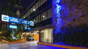a building with a lit up facade at night at Best Western Hollywood Plaza Inn Hotel - Hollywood Walk of Fame LA in Los Angeles