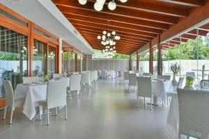 A restaurant or other place to eat at Best Western Hotel Ferrari