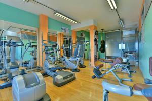 The fitness centre and/or fitness facilities at Best Western Hotel Ferrari
