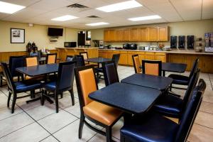 Restaurant ou autre lieu de restauration dans l'établissement Super 8 by Wyndham Lake City