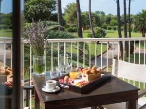 Jídlo v hotelu nebo okolí