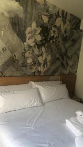Ein Bett oder Betten in einem Zimmer der Unterkunft Lo hotel del poblet