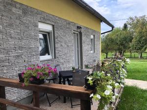 Vonkajšia záhrada v ubytovaní Apartment & Room TOMA