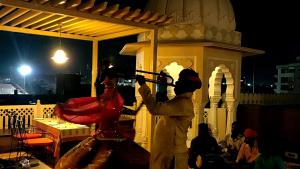 Laxmi Palace Heritage Boutique Hotel的阳台或露台