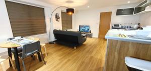 Gallery image of Northampton 2 Bedroom Town Centre Apartment close to University, Hospitals, Brackmills in Northampton
