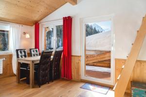 a dining room with a table and a window at Apartment Turmzimmer in Langwies