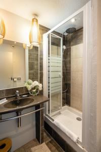 Thalazur Port-Camargue - Hotel & Spa的一间浴室