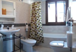 A bathroom at Excelsior. Espectacular y exclusivo apartamento en Sallent de Gállego.