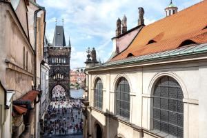 Nespecifikovaný výhled na destinaci Praha nebo výhled na město při pohledu z hotelu