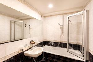 Koupelna v ubytování Hotel U Zlatého Stromu Prague by BHG