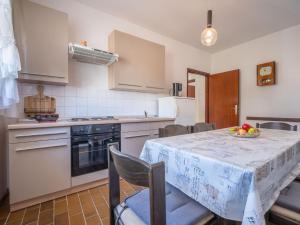 Kuchyňa alebo kuchynka v ubytovaní Holiday Home Andrijana by Interhome