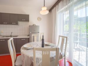 Kuchyňa alebo kuchynka v ubytovaní Holiday Home Andrijana by Interhome