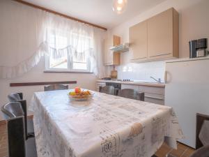 Kuchyňa alebo kuchynka v ubytovaní Holiday Home Andrijana by Interhome
