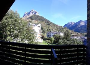 A general mountain view or a mountain view taken from Az apartmant