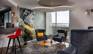 Thalazur Port-Camargue - Hotel & Spa的休息区