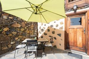 Patio nebo venkovní prostory v ubytování Stunning Rustic House El Pinar & WiFi