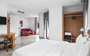 Postel nebo postele na pokoji v ubytování Phnom Penh 51 Hotel & Residences