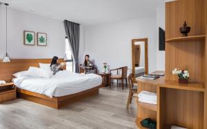 Postel nebo postele na pokoji v ubytování Phnom Penh 51 Hotel & Residences