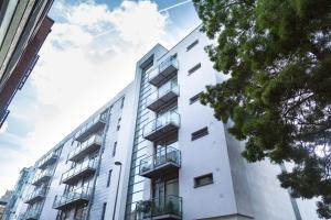 Gallery image of Serviced Apartment In Liverpool City Centre - Free Parking - Balcony - by Happy Days in Liverpool