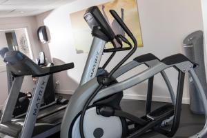 Thalazur Port-Camargue - Hotel & Spa的健身中心和/或健身设施