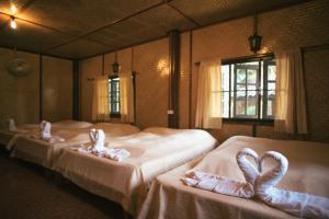 Un ou plusieurs lits dans un hébergement de l'établissement Phuruarounmai Organic Living Resort