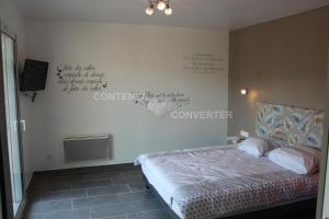 a bedroom with a bed with writing on the wall at appartement coubillou in Lamalou-les-Bains
