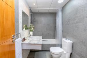 Kúpeľňa v ubytovaní iloftmalaga Ático Pacífico 19 B + 18 fotografií