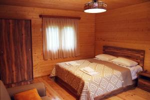 Llit o llits en una habitació de Hotel Ushba Hill