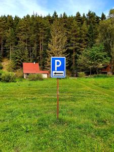 a blue parking sign in the middle of a field at BIKE & SKI Apartmány Lopušná dolina - Vysoké Tatry in Jezersko