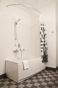 Koupelna v ubytování Kolonna Hotel Rēzekne + 37 fotografií