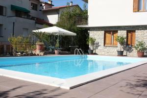 Bazén v ubytování Hotel Belvedere nebo v jeho okolí
