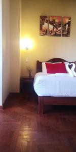 Giường trong phòng chung tại Kuska Hostal