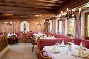 En restaurang eller annat matställe på Hotel Alpenhof Kristall