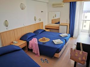 Un pat sau paturi într-o cameră la Europa Hotel
