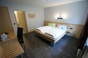 Postel nebo postele na pokoji v ubytování Hotel Restaurant Tychon AG