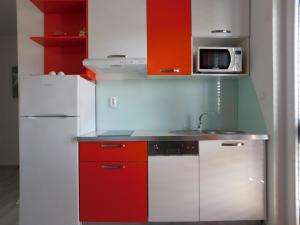 Kuchyňa alebo kuchynka v ubytovaní Villa Renata - Apartment Zeleni