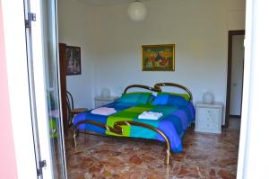 Un pat sau paturi într-o cameră la Villa delle Rose