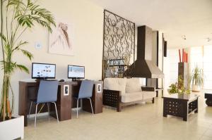 TV a/nebo společenská místnost v ubytování azuLine Hotel Pacific