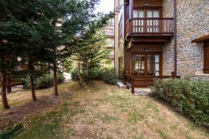 a building with a bench in front of it at GERBER de Alma de Nieve in Baqueira-Beret