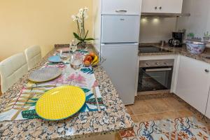 Kuchnia lub aneks kuchenny w obiekcie Noia Compostellae Beach