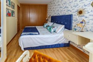 Łóżko lub łóżka w pokoju w obiekcie Noia Compostellae Beach