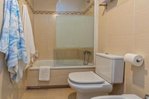 Kúpeľňa v ubytovaní Noia Compostellae Beach