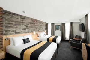 Легло или легла в стая в Hotel du Vieux Quebec