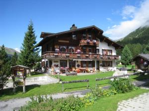 Photo de la galerie de l'établissement B&B Stiffler-Huus, à Davos