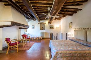 A bed or beds in a room at Agriturismo La Ferrozzola