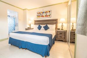 Ένα ή περισσότερα κρεβάτια σε δωμάτιο στο Worthing Court Apartment Hotel +44 φωτογραφίες