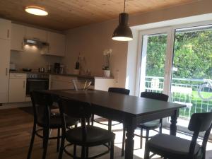 Kuchyň nebo kuchyňský kout v ubytování Wohnung in zentraler Lage im Rheintal