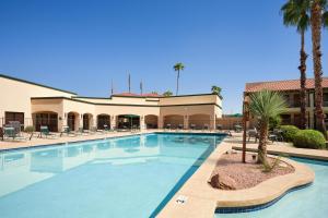 a large swimming pool in front of a hotel at Independence 47 Hotel in Scottsdale