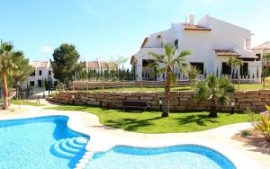 Fotografia z galérie ubytovania Adosado Sierra Cortina Finestrat-Benidorm v destinácii Finestrat